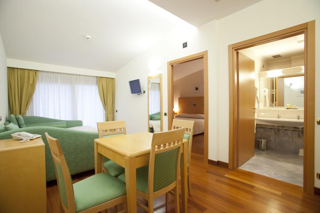 Roseo Euroterme Wellness Resort บาโญ ดิ โรมาญา ภายนอก รูปภาพ